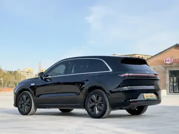 2025 Li Auto (Lixiang) L6 с пробегом 8 000 км