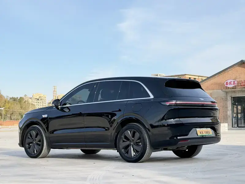 2025 Li Auto (Lixiang) L6 с пробегом 8 000 км