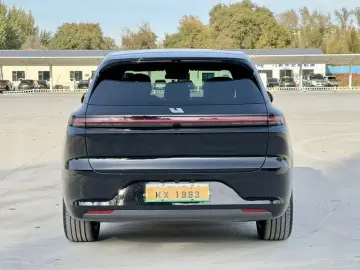 2025 Li Auto (Lixiang) L6 с пробегом 8 000 км