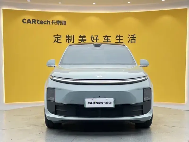 2025 Li Auto (Lixiang) L6 с пробегом 18 800 км