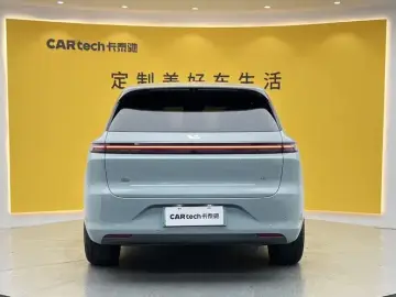 2025 Li Auto (Lixiang) L6 с пробегом 18 800 км