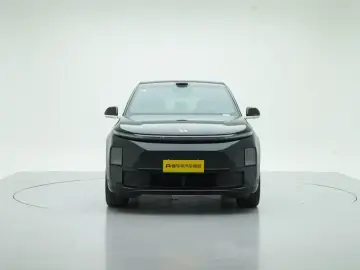 2025 Li Auto (Lixiang) L6 с пробегом 18 000 км