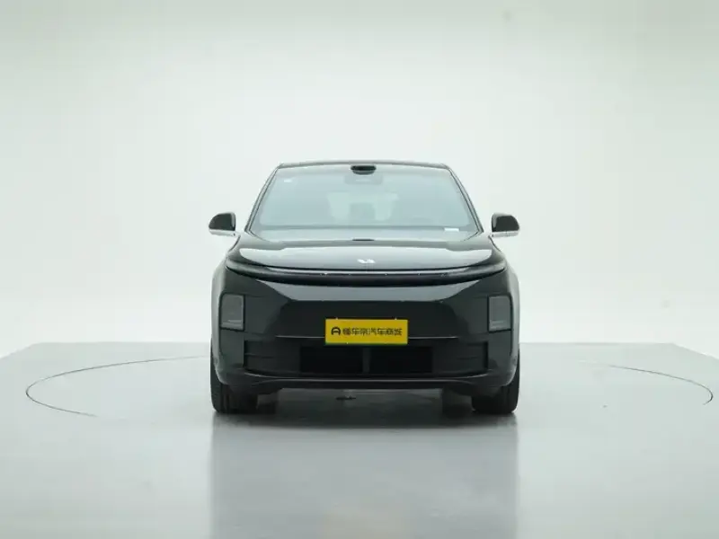 2025 Li Auto (Lixiang) L6 с пробегом 18 000 км