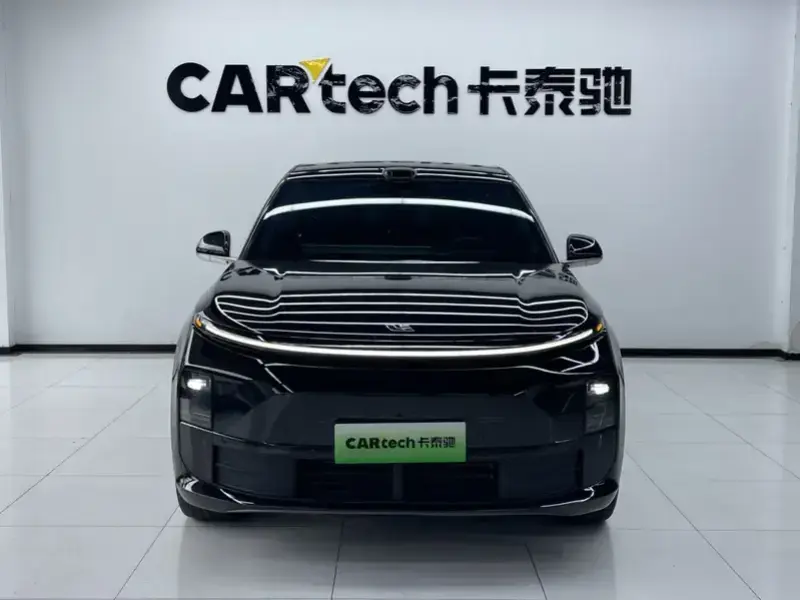 2025 Li Auto (Lixiang) L6 с пробегом 35 000 км