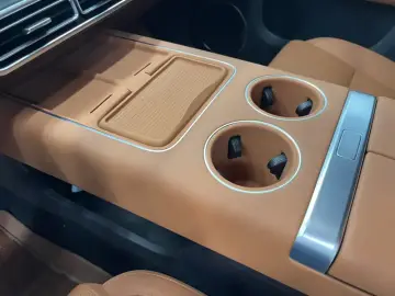 2025 Li Auto (Lixiang) L6 с пробегом 35 000 км