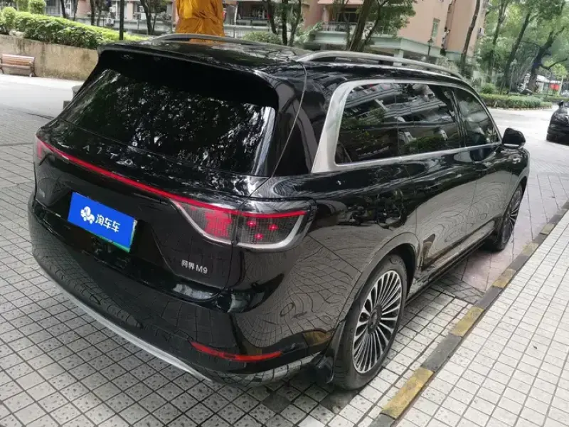 2024 Aito M9 с пробегом 18 000 км
