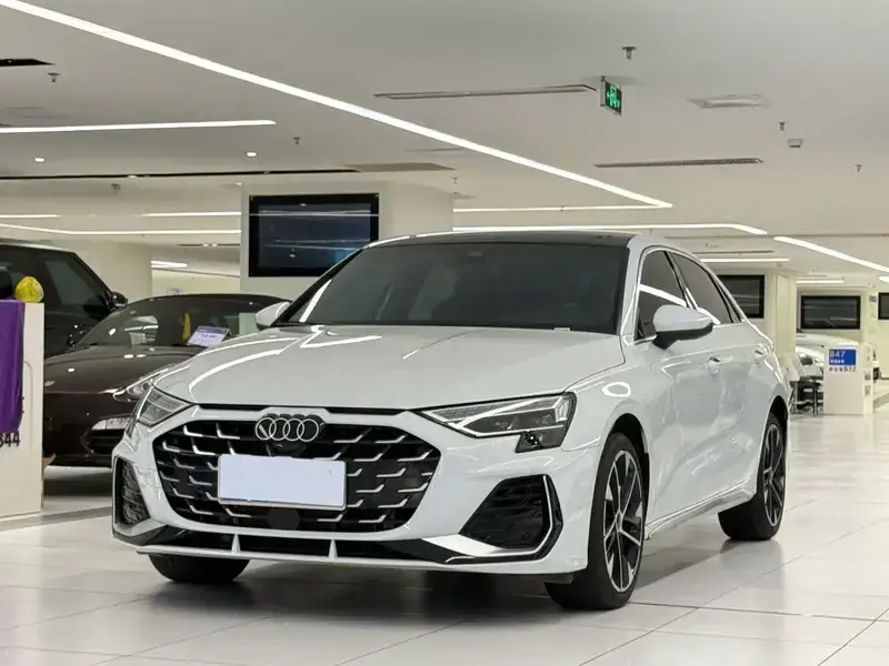 2025 Audi A3 с пробегом 15 000 км