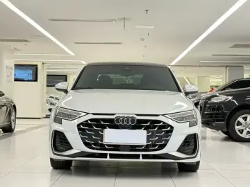2025 Audi A3 с пробегом 15 000 км