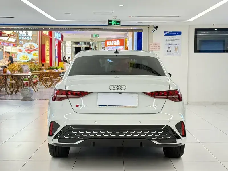 2025 Audi A3 с пробегом 15 000 км