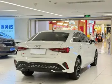 2025 Audi A3 с пробегом 15 000 км