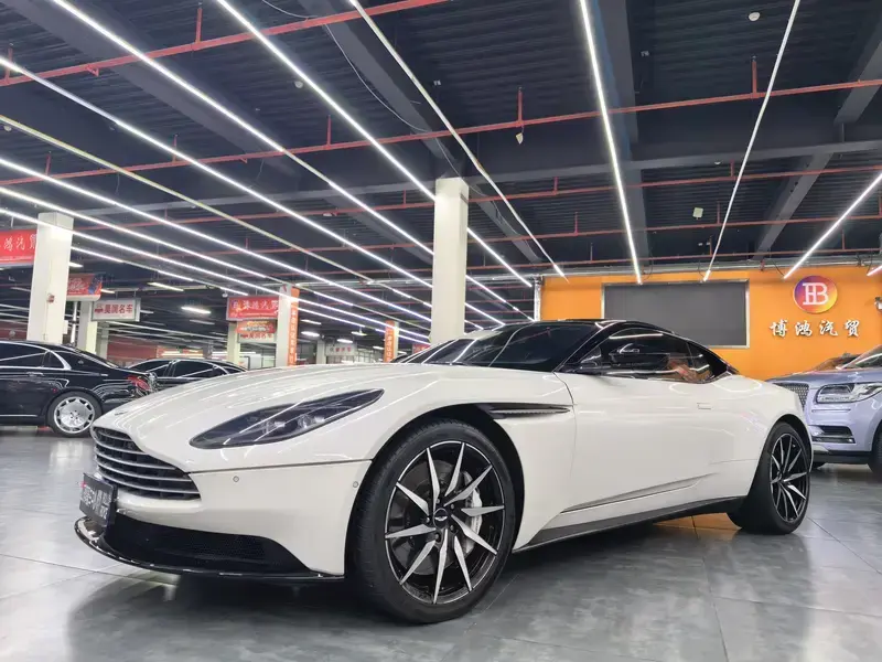 2019 Aston Martin DB11 с пробегом 70 000 км