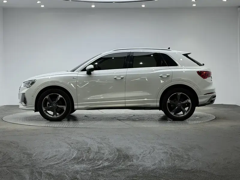 2021 Audi Q3 с пробегом 49 800 км