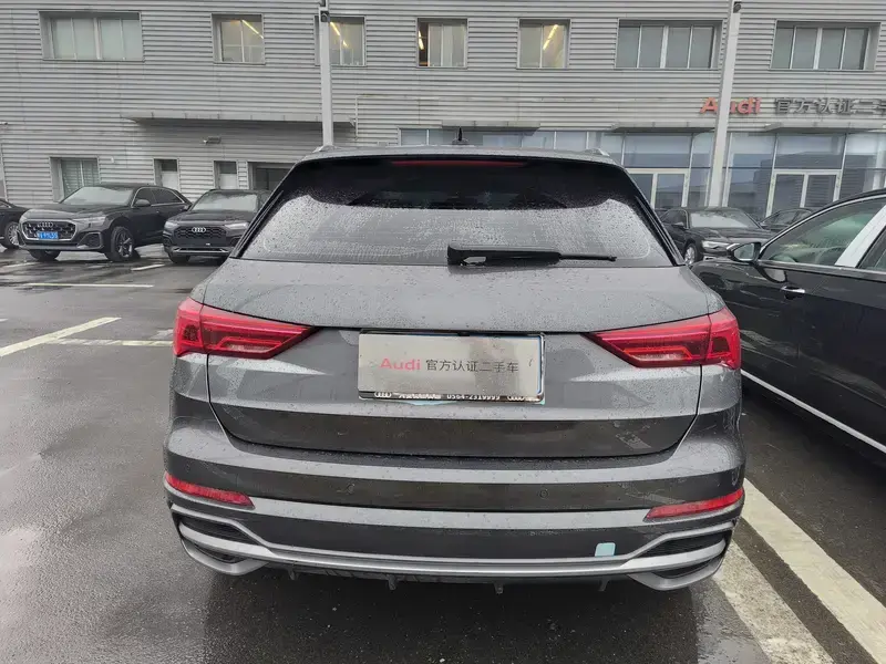 2021 Audi Q3 с пробегом 106 000 км