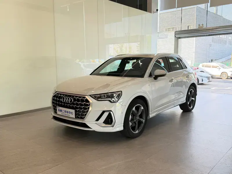 2024 Audi Q3 с пробегом 40 900 км