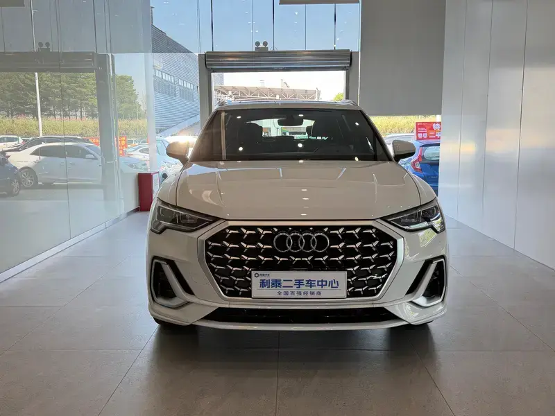2024 Audi Q3 с пробегом 40 900 км