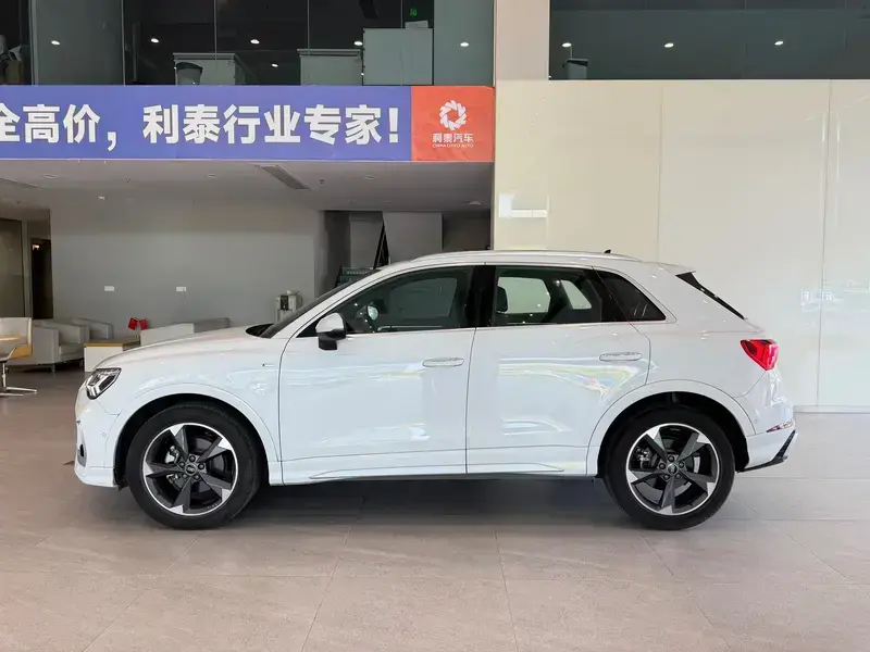 2024 Audi Q3 с пробегом 40 900 км