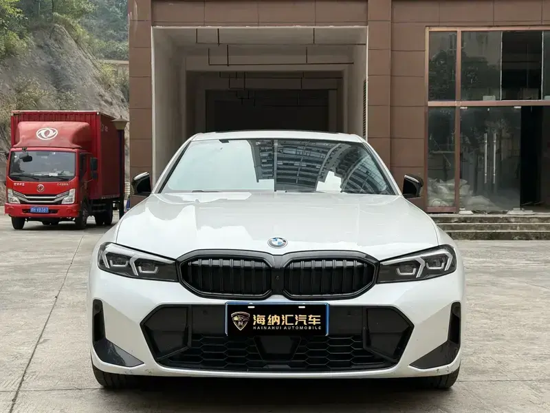 2025 BMW 3 серии с пробегом 43 000 км