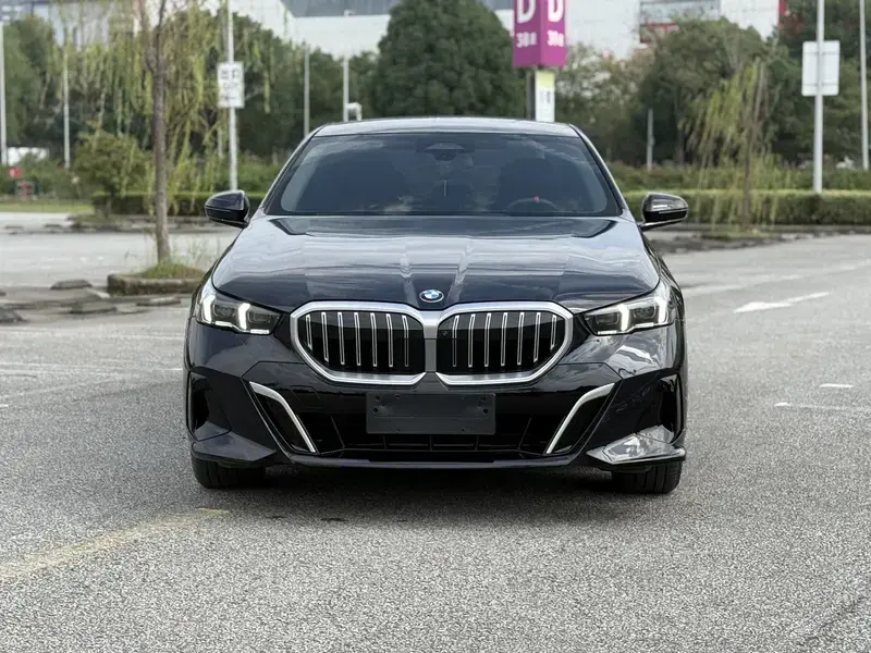 2024 BMW 5 серии с пробегом 22 000 км