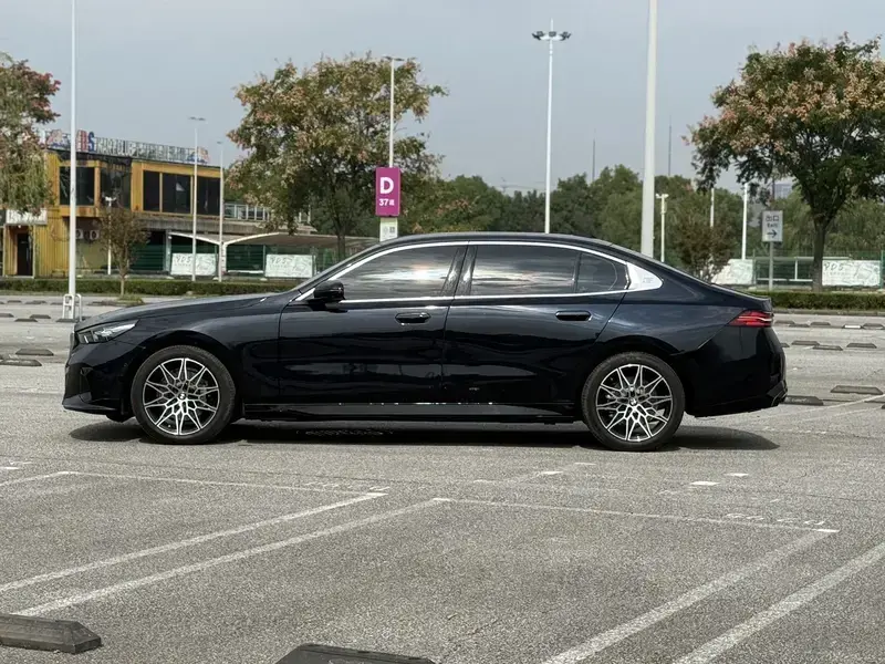2024 BMW 5 серии с пробегом 22 000 км