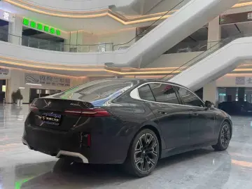 2024 BMW 5 серии с пробегом 22 000 км