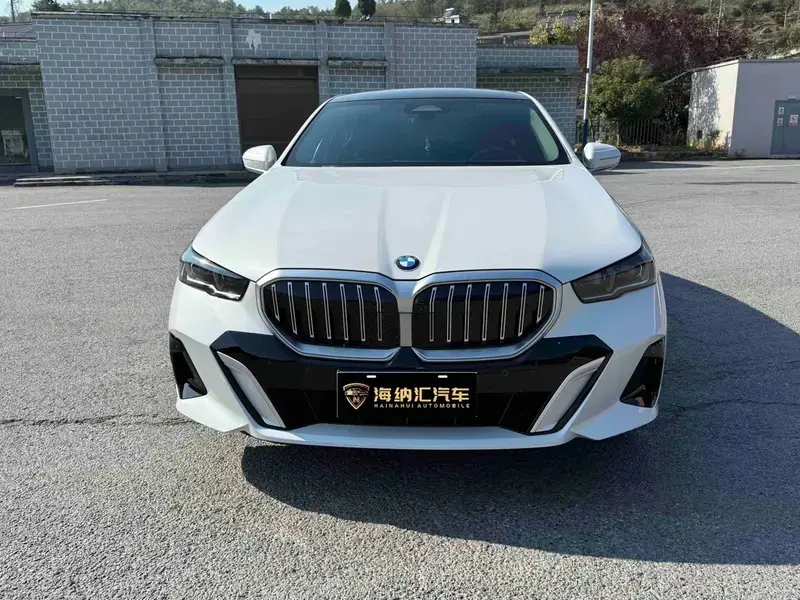 2024 BMW 5 серии с пробегом 12 000 км