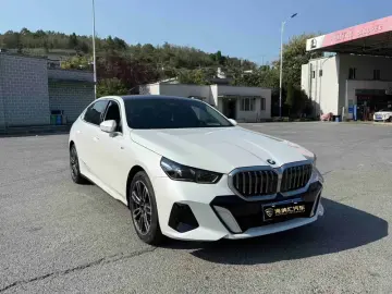 2024 BMW 5 серии с пробегом 12 000 км