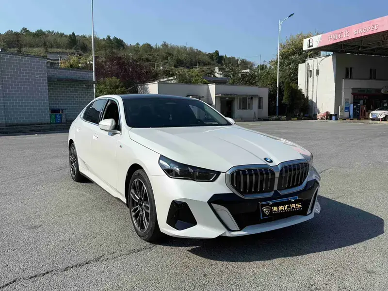 2024 BMW 5 серии с пробегом 12 000 км