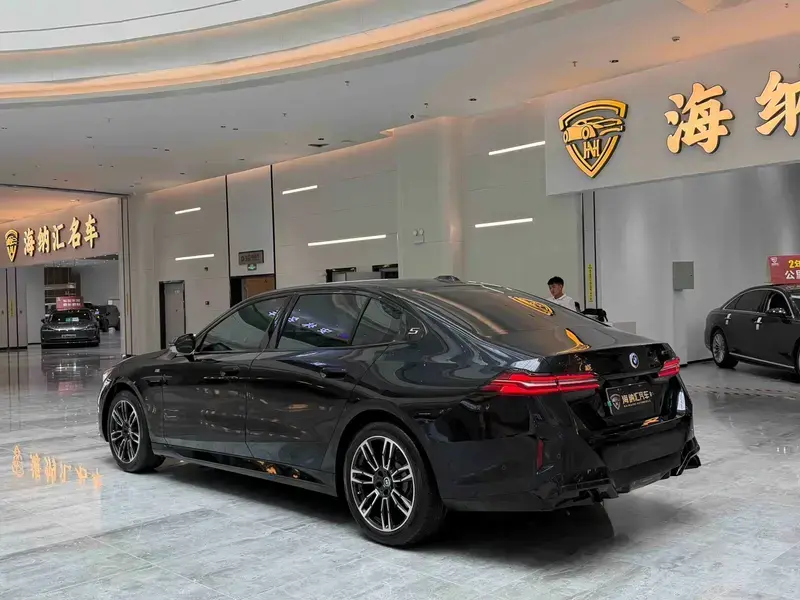 2024 BMW 5 серии с пробегом 34 000 км