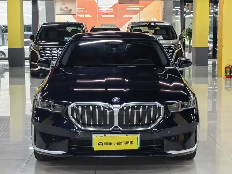 2024 BMW i5 с пробегом 39 000 км
