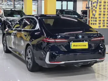 2024 BMW i5 с пробегом 39 000 км