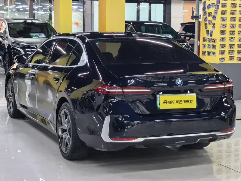 2024 BMW i5 с пробегом 39 000 км