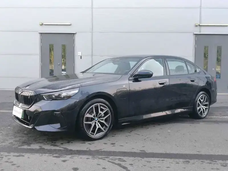 2025 BMW i5 с пробегом 18 000 км
