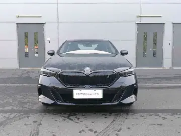 2025 BMW i5 с пробегом 18 000 км