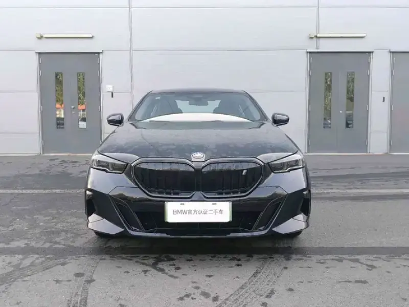 2025 BMW i5 с пробегом 18 000 км