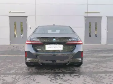 2025 BMW i5 с пробегом 18 000 км