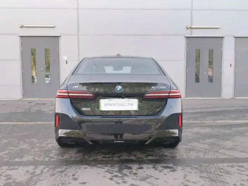2025 BMW i5 с пробегом 18 000 км
