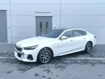 2024 BMW i5 с пробегом 23 000 км
