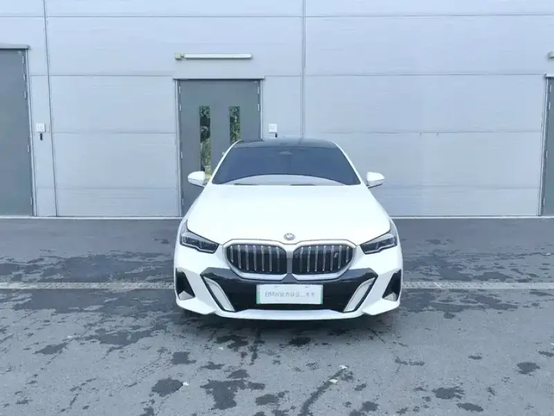 2024 BMW i5 с пробегом 23 000 км