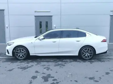 2024 BMW i5 с пробегом 23 000 км