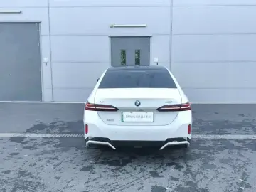 2024 BMW i5 с пробегом 23 000 км