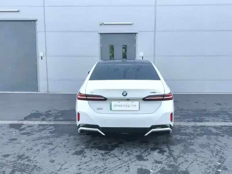 2024 BMW i5 с пробегом 23 000 км