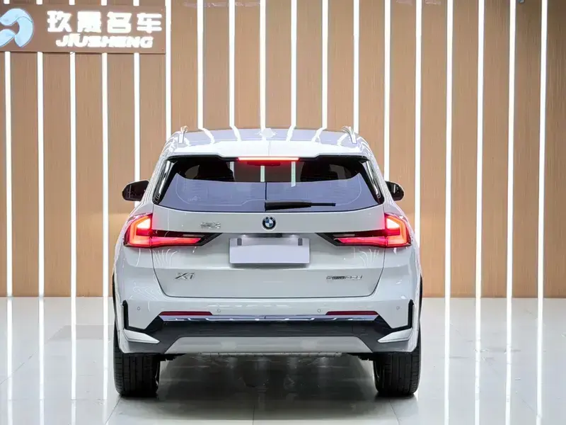 2025 BMW X1 с пробегом 10 100 км