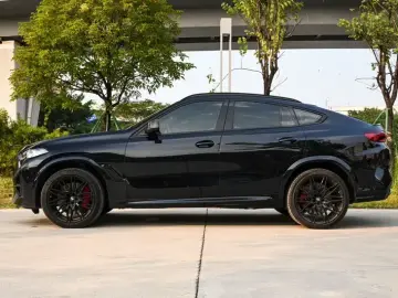 2023 BMW X6 M с пробегом 3 000 км