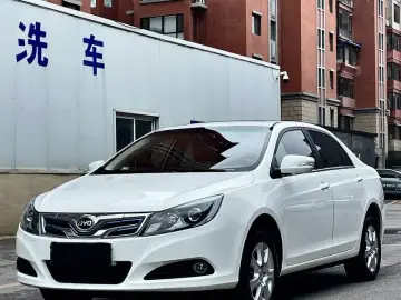 BYD E5