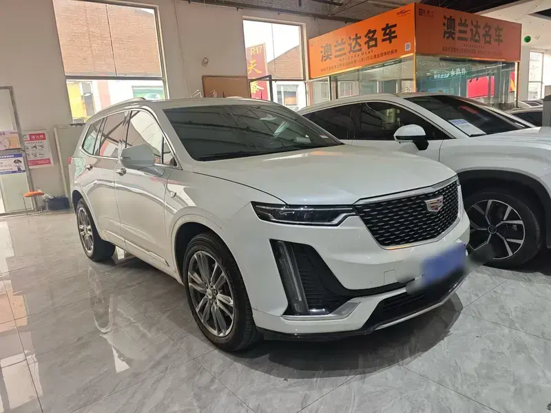 2022 Cadillac XT6 с пробегом 63 000 км
