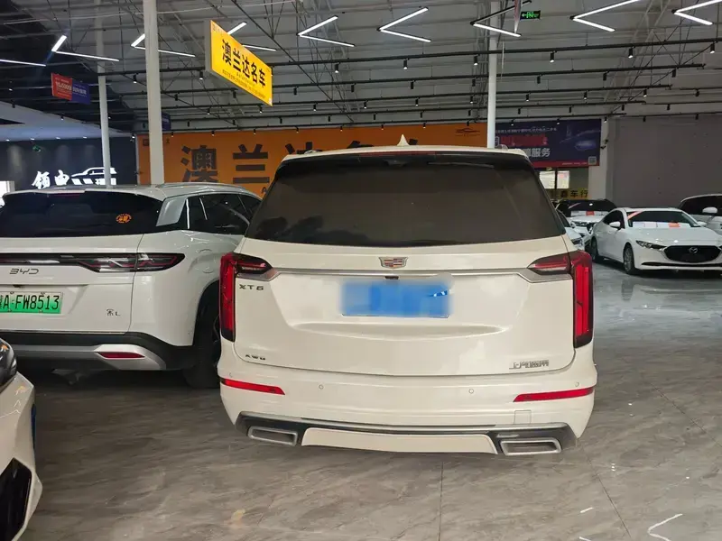 2022 Cadillac XT6 с пробегом 63 000 км