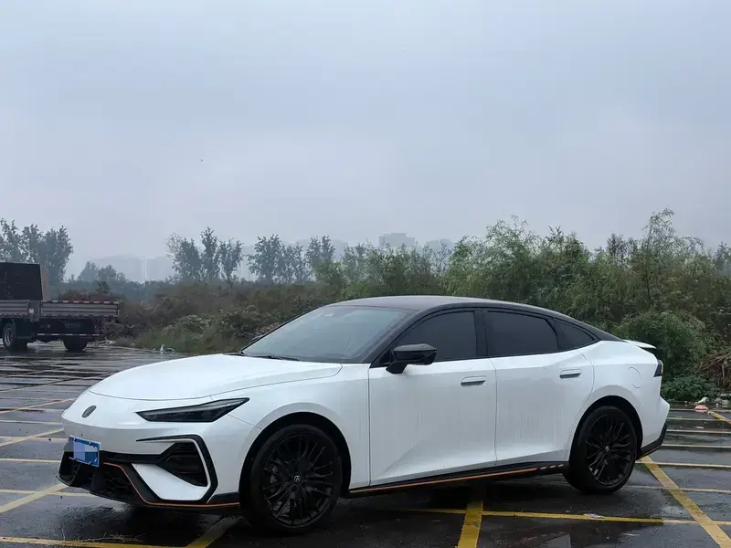 2025 Changan UNI-V с пробегом 10 000 км