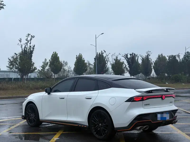 2025 Changan UNI-V с пробегом 10 000 км