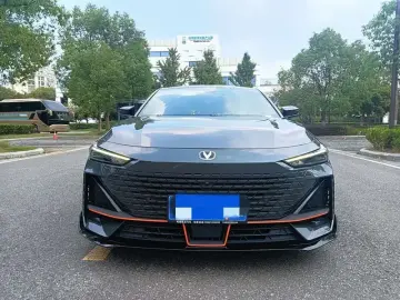 2023 Changan UNI-V с пробегом 48 000 км
