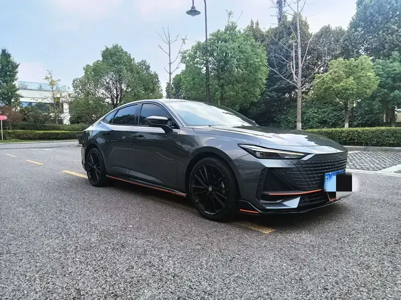 2023 Changan UNI-V с пробегом 48 000 км